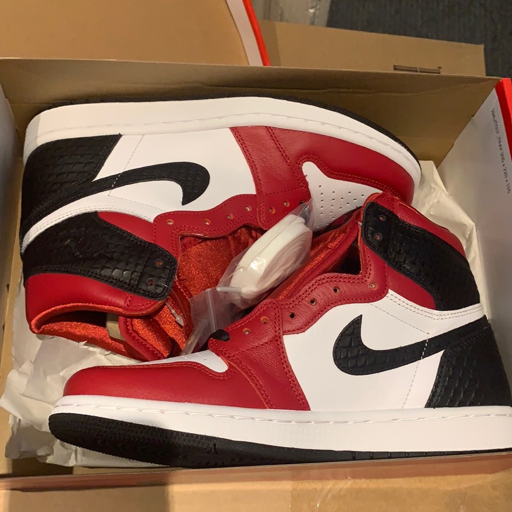 Air Jordan 1 High “Satin Snakeskin”